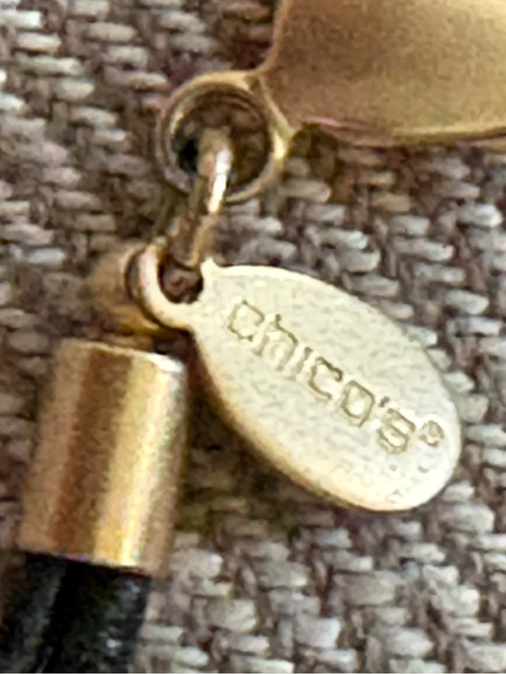 Chico’s hammered gold tone mixed stone look pendant on cord necklace
